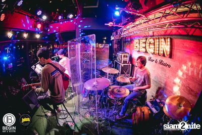 คอนเสิร์ต Budweiser Bud Night Live กับ KLEAR ที่ Begin Bar & Bistro — photo 29