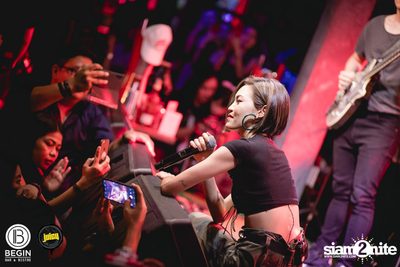 คอนเสิร์ต Budweiser Bud Night Live กับ KLEAR ที่ Begin Bar & Bistro — photo 132