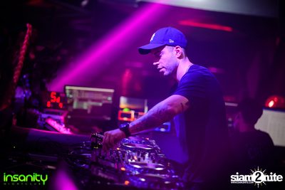 Valentine's Party กับ DJ Chazin ที่ Insanity Nightclub — photo 98