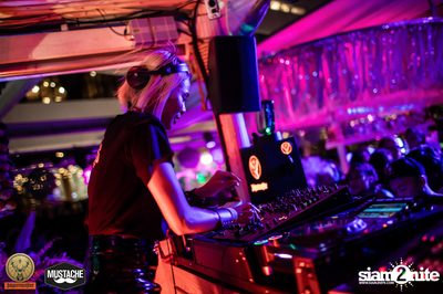 Jagermeister presents Mustache Takeover กับ Nakadia ที่ Escape Bangkok — photo 275