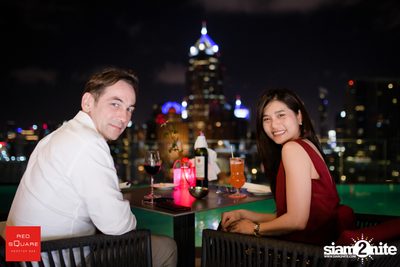 คืนวันศุกร์ ที่ เรดสแควร์ รูฟท็อป บาร์ — photo 26