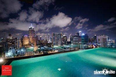 คืนวันศุกร์ ที่ เรดสแควร์ รูฟท็อป บาร์ — photo 43