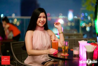 คืนวันศุกร์ ที่ เรดสแควร์ รูฟท็อป บาร์ — photo 56
