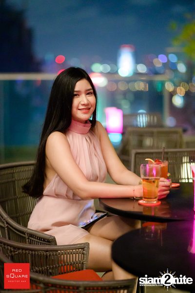 คืนวันศุกร์ ที่ เรดสแควร์ รูฟท็อป บาร์ — photo 57