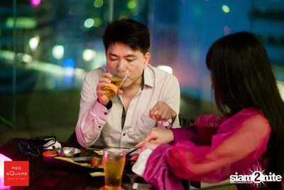 คืนวันศุกร์ ที่ เรดสแควร์ รูฟท็อป บาร์ — photo 66