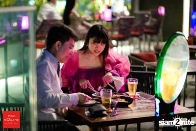คืนวันศุกร์ ที่ เรดสแควร์ รูฟท็อป บาร์ — photo 67