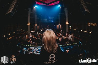 Friday Night at BARBARBAR — photo 2