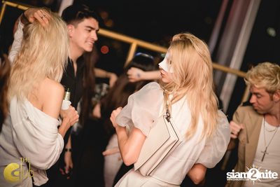 Mardi Gras ที่ The Club at Koi — photo 64