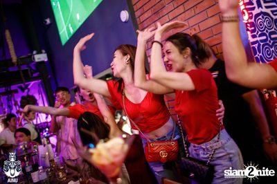 Saturday Night at Ainu Bar — photo 110