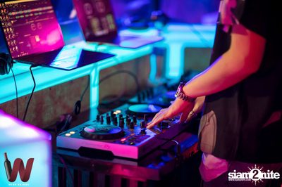 K-Pop Night at Wine Bridge — photo 6