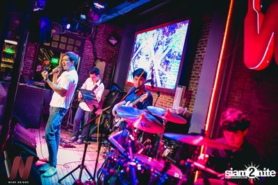 Lazyloxy x ส้มมารี at Wine Bridge — photo 3