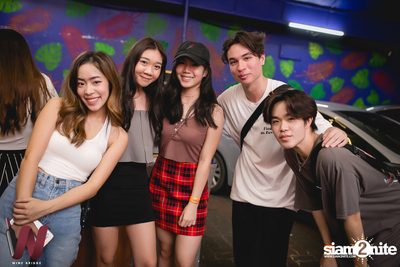 Lazyloxy x ส้มมารี at Wine Bridge — photo 8