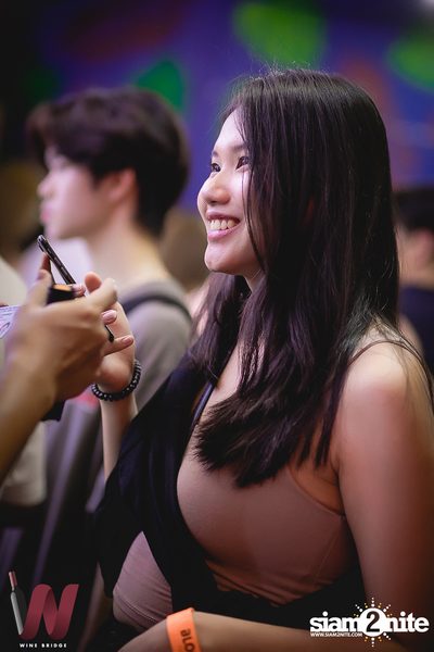Lazyloxy x ส้มมารี at Wine Bridge — photo 16