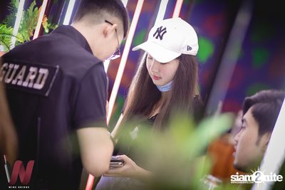 Lazyloxy x ส้มมารี at Wine Bridge — photo 83