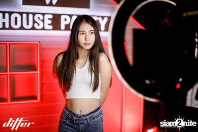 UrboyTJ ที่ ดิฟเฟอร์ ผับ พัทยา — photo 6