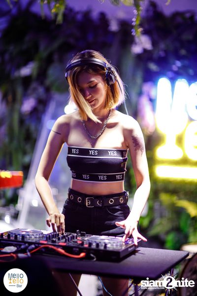KLEAR ที่ Mello Yello Bar — photo 116