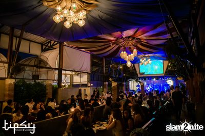 Playground Ft.Yong Armchair at Tipsy — photo 27