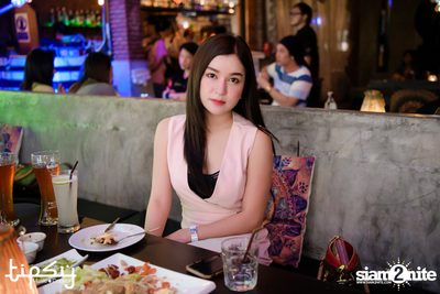Playground Ft.Yong Armchair at Tipsy — photo 34