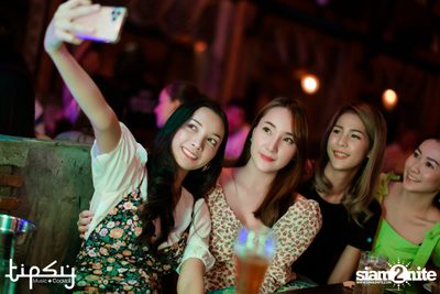 Playground Ft.Yong Armchair at Tipsy — photo 54