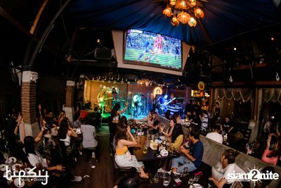 Playground Ft.Yong Armchair at Tipsy — photo 94