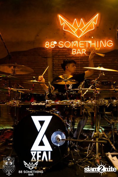 Zeal at 88 Something Bar — photo 77