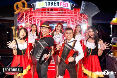 OKTOBERFED ที่ Zoe in Yellow — photo 3