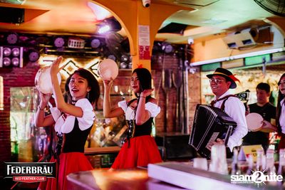 OKTOBERFED ที่ Zoe in Yellow — photo 28