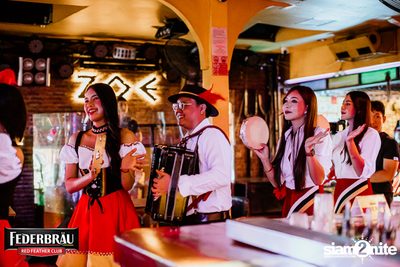 OKTOBERFED ที่ Zoe in Yellow — photo 29