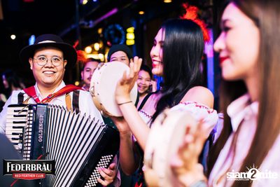 OKTOBERFED ที่ Zoe in Yellow — photo 31