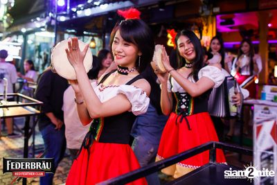 OKTOBERFED ที่ Zoe in Yellow — photo 33