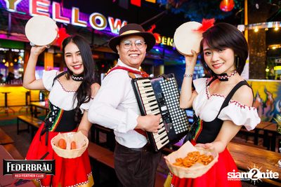 OKTOBERFED ที่ Zoe in Yellow — photo 37
