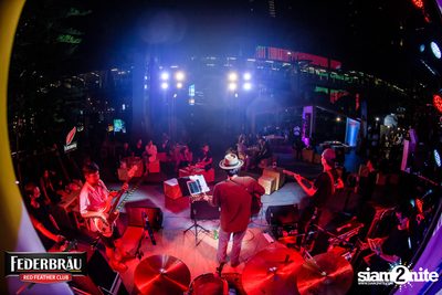 Federbräu Red Feather Club presents Waste Ventures After Work Market — photo 132
