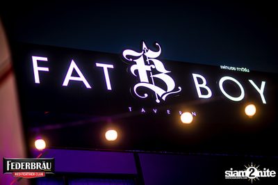 Federbräu Red Feather Club presents Smoothness Society ที่ร้าน Fat Boy Tavern — photo 1