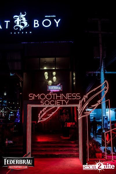 Federbräu Red Feather Club presents Smoothness Society ที่ร้าน Fat Boy Tavern — photo 10