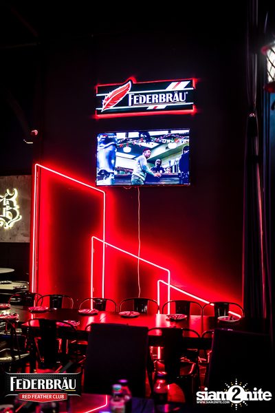 Federbräu Red Feather Club presents Smoothness Society ที่ร้าน Fat Boy Tavern — photo 14