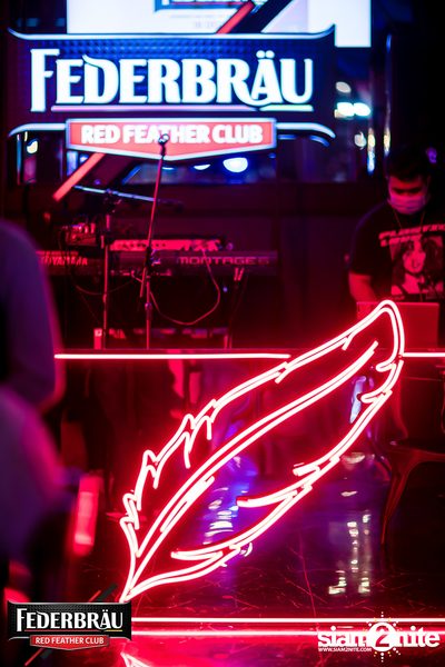 Federbräu Red Feather Club presents Smoothness Society ที่ร้าน Fat Boy Tavern — photo 41