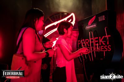 Federbräu Red Feather Club presents Smoothness Society ที่ร้าน Fat Boy Tavern — photo 59