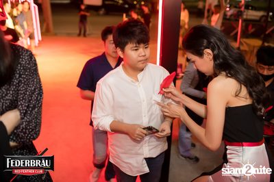 Federbräu Red Feather Club presents Smoothness Society ที่ร้าน Fat Boy Tavern — photo 70
