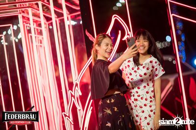 Federbräu Red Feather Club presents Smoothness Society ที่ร้าน Fat Boy Tavern — photo 95