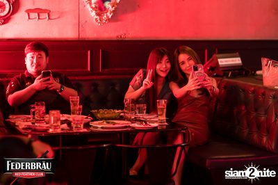 Federbräu Red Feather Club presents Smoothness Society ที่ร้าน Fat Boy Tavern — photo 117