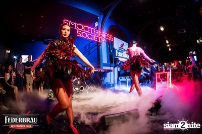 Federbräu Red Feather Club presents Smoothness Society ที่ร้าน Fat Boy Tavern — photo 130