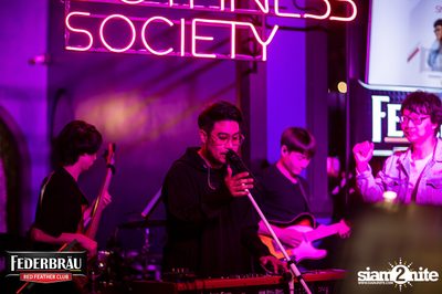 Federbräu Red Feather Club presents Smoothness Society ที่ร้าน Fat Boy Tavern — photo 148
