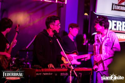 Federbräu Red Feather Club presents Smoothness Society ที่ร้าน Fat Boy Tavern — photo 149