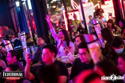 Federbräu Red Feather Club presents Smoothness Society ที่ร้าน Fat Boy Tavern — photo 152