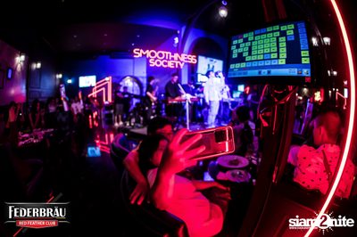 Federbräu Red Feather Club presents Smoothness Society ที่ร้าน Fat Boy Tavern — photo 160