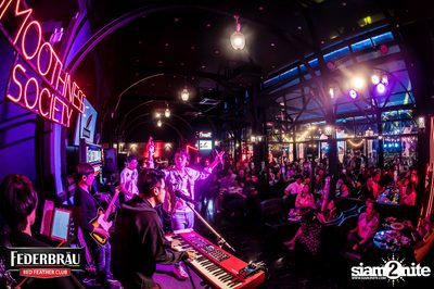 Federbräu Red Feather Club presents Smoothness Society ที่ร้าน Fat Boy Tavern — photo 171