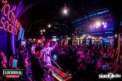 Federbräu Red Feather Club presents Smoothness Society ที่ร้าน Fat Boy Tavern — photo 172