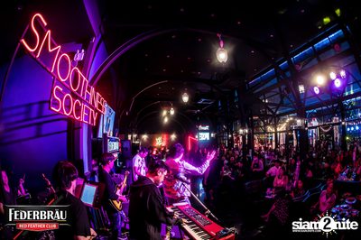 Federbräu Red Feather Club presents Smoothness Society ที่ร้าน Fat Boy Tavern — photo 173