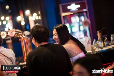 Federbräu Red Feather Club presents Smoothness Society ที่ร้าน Fat Boy Tavern — photo 176