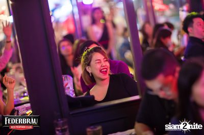 Federbräu Red Feather Club presents Smoothness Society ที่ร้าน Fat Boy Tavern — photo 182